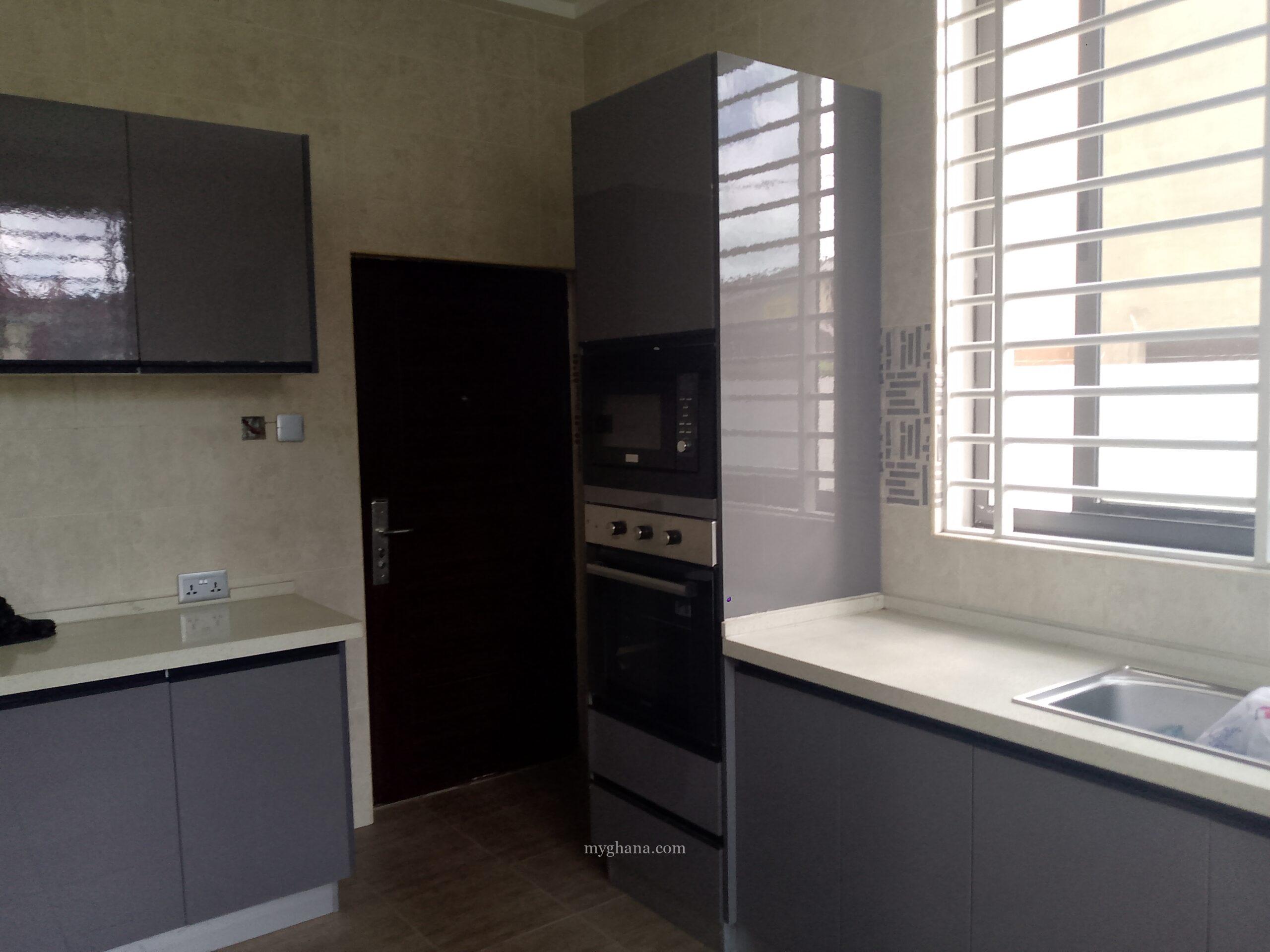 3 bedrooms house for sale at Achimota mile 7 ,CFC Estates