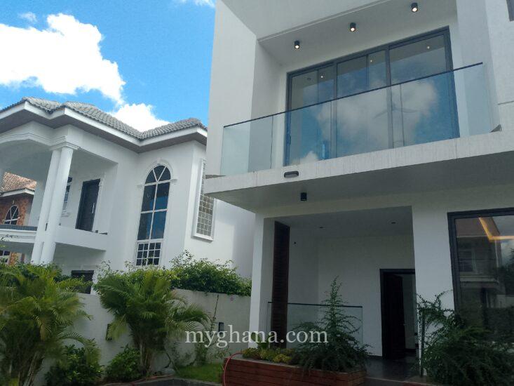 3 bedrooms house for sale at Achimota paraku