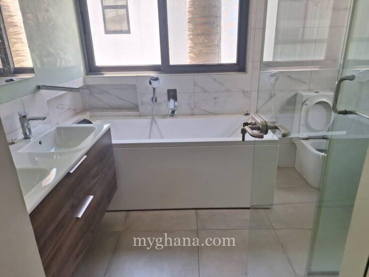 4 bedroom townhouse to let at Cantonments, Accra