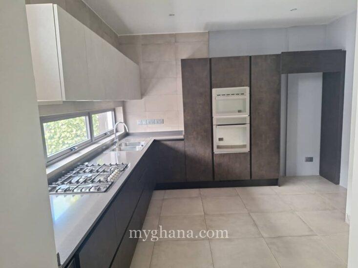 4 bedroom townhouse to let at Cantonments, Accra