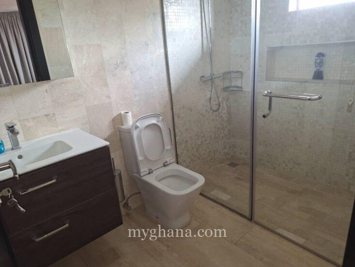 2 bedroom furnished apartment to let at Cantonments, Accra