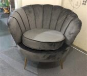 Dressing chair
