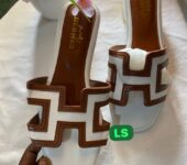 Trendy slippers