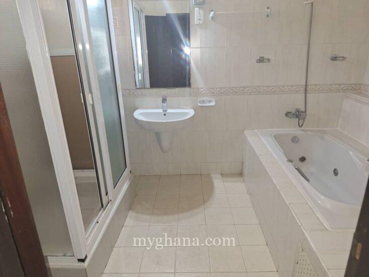 Four bedroom house to let at Dzorwulu near the Gulf Course, Accra