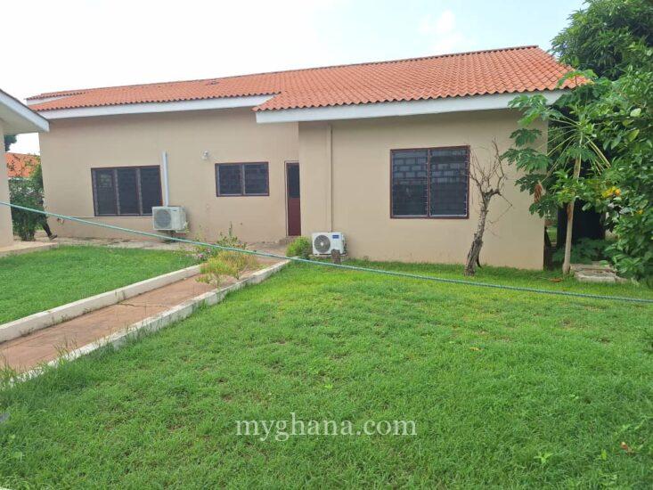 Three bedroom house to let at Regimanuel Estate, East Airport, Accra