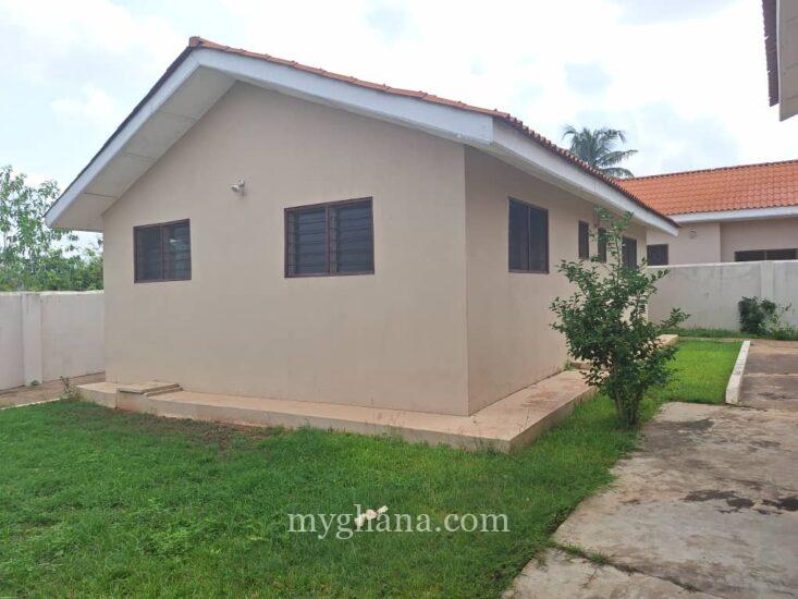 Three bedroom house to let at Regimanuel Estate, East Airport, Accra