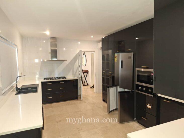 Furnished four bedroom townhouse to let at Cantonments, Accra