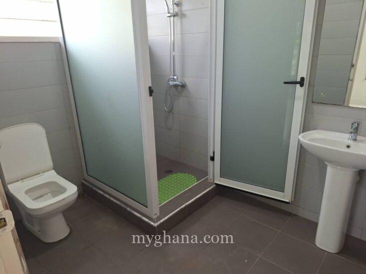 Three bedroom house to let at Regimanuel Estate, East Airport, Accra
