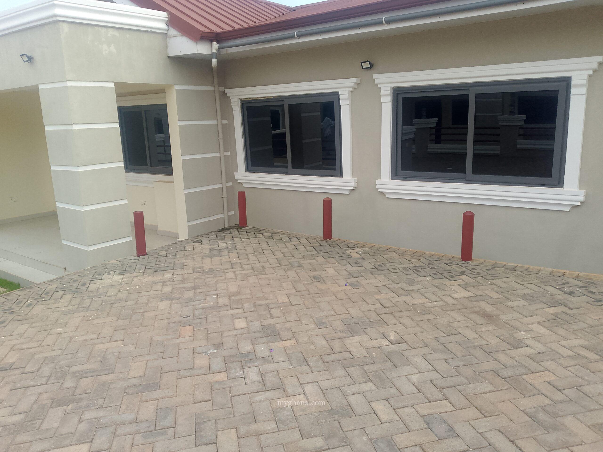 3 bedrooms house for sale at Achimota