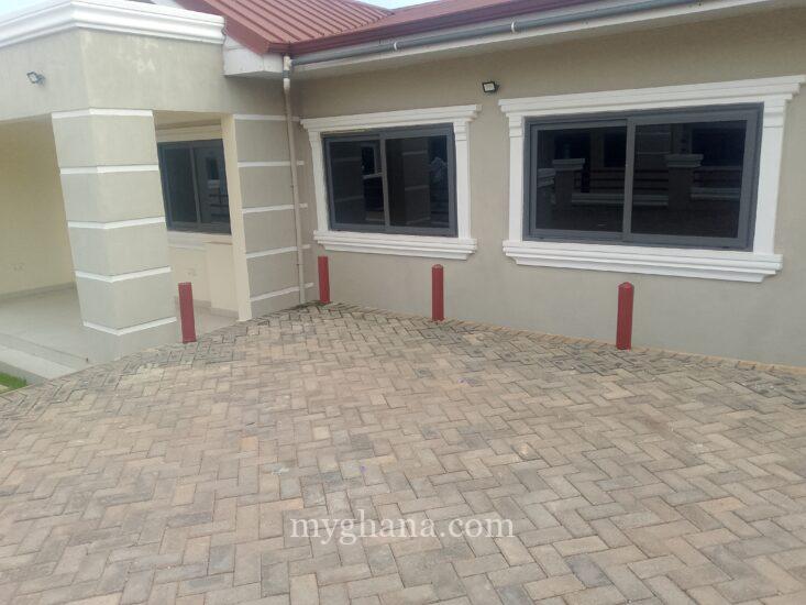 2 bedrooms town house for rent at Achimota