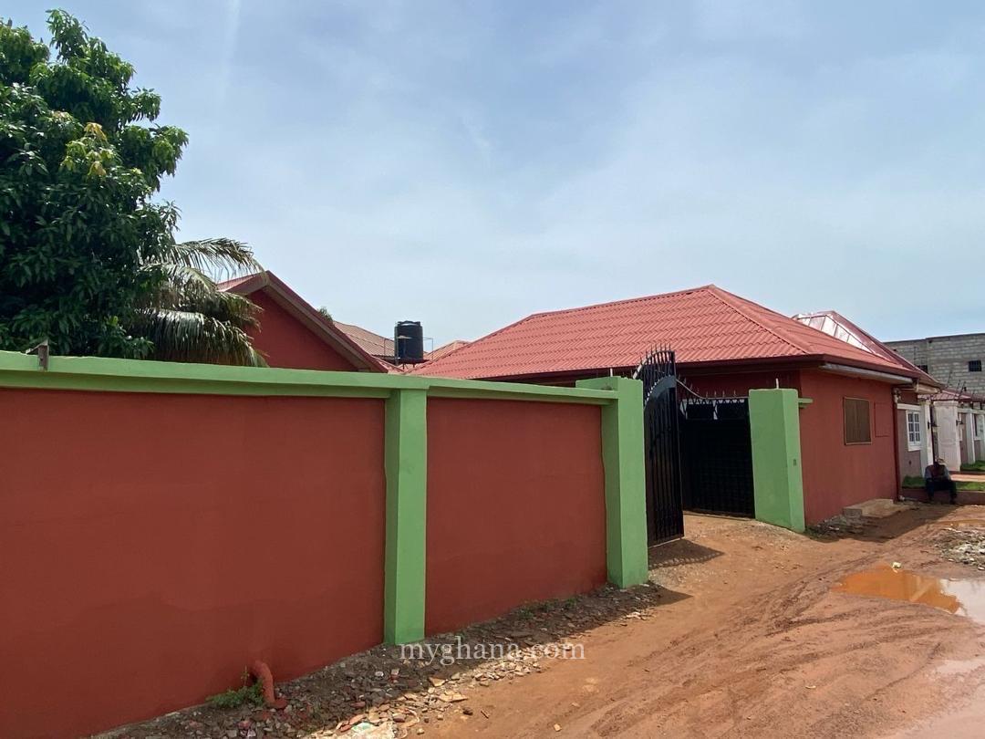 5-Bedroom House + One Outhouse on a 100x80FT Plot for sale at Tema Communit