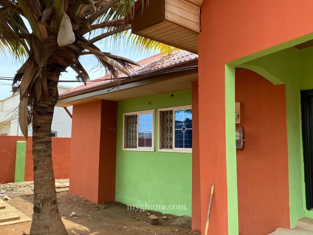 5-Bedroom House + One Outhouse on a 100x80FT Plot for sale at Tema Communit