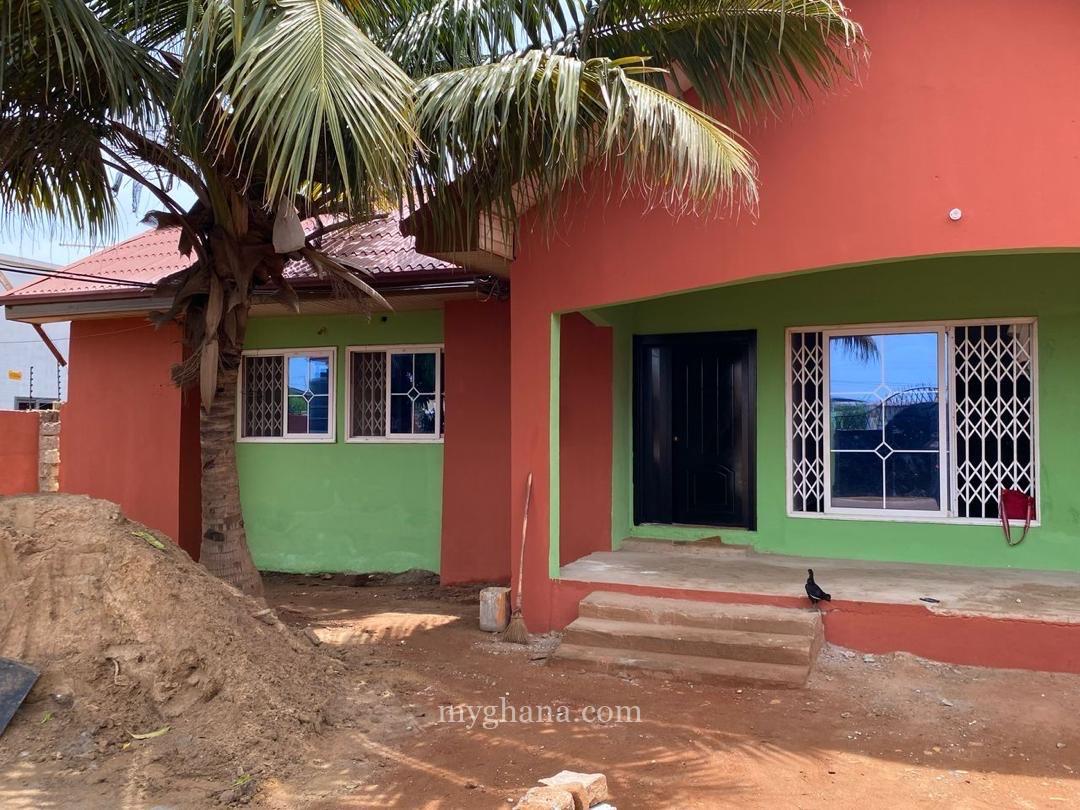 5-Bedroom House + One Outhouse on a 100x80FT Plot for sale at Tema Communit