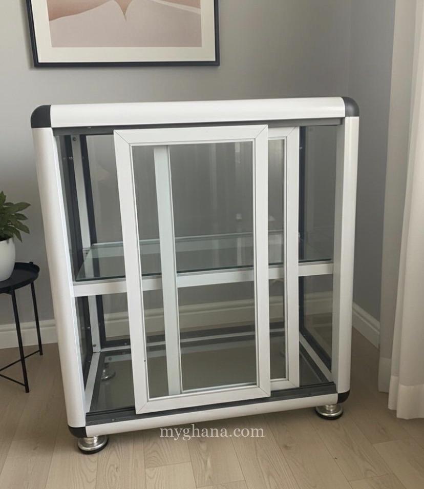 Glass showcase