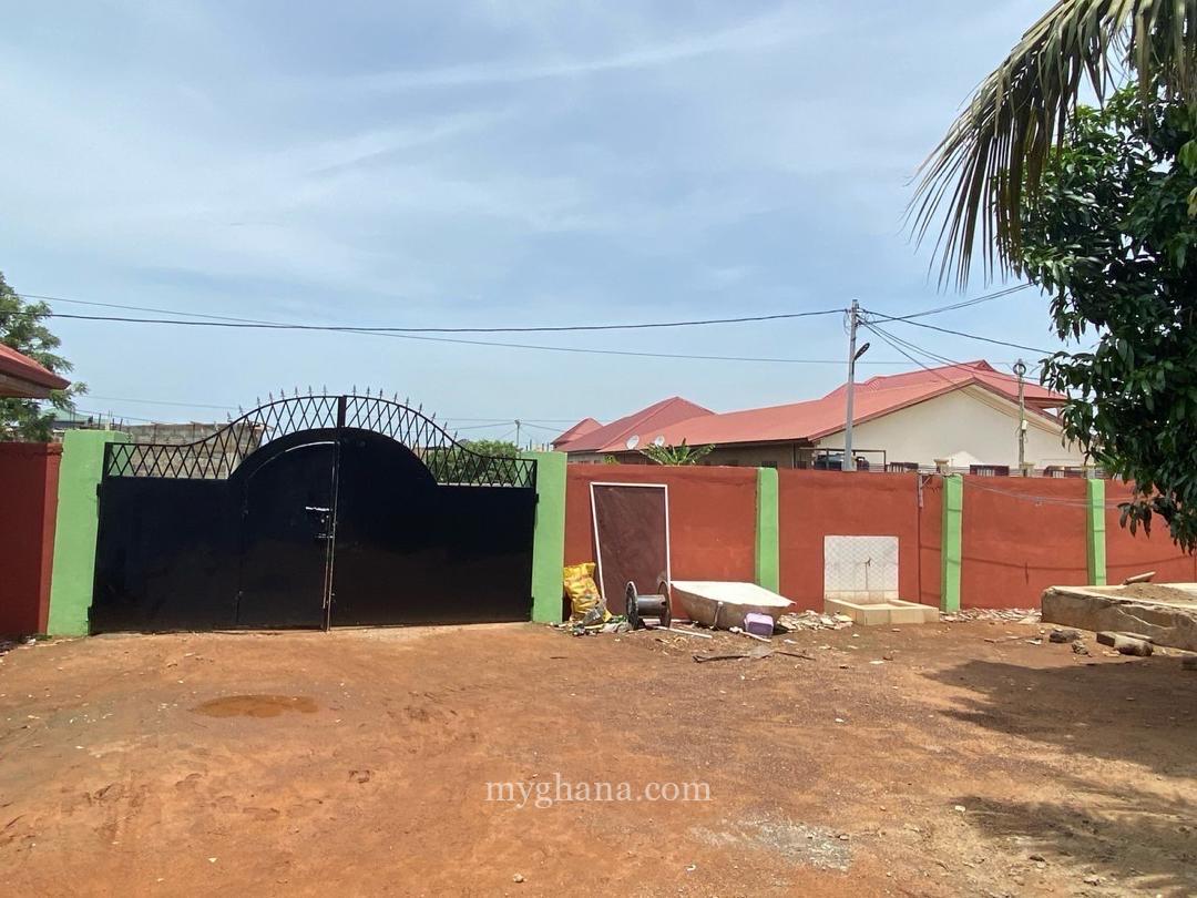 5-Bedroom House + One Outhouse on a 100x80FT Plot for sale at Tema Communit