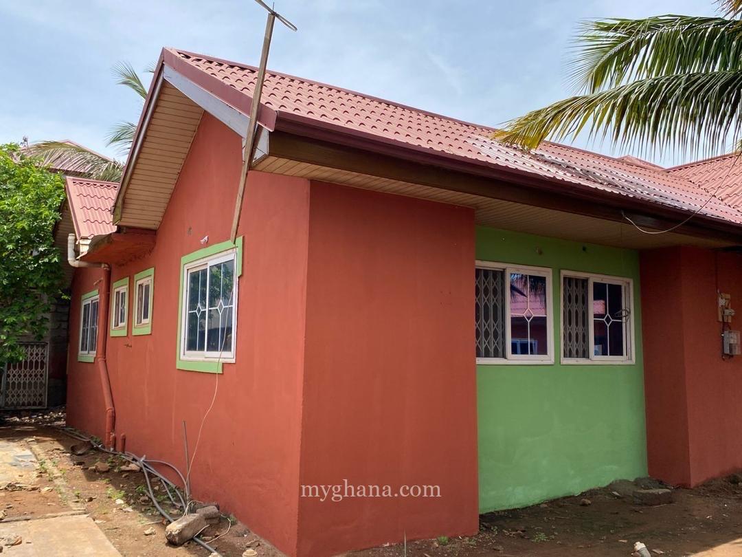 5-Bedroom House + One Outhouse on a 100x80FT Plot for sale at Tema Communit