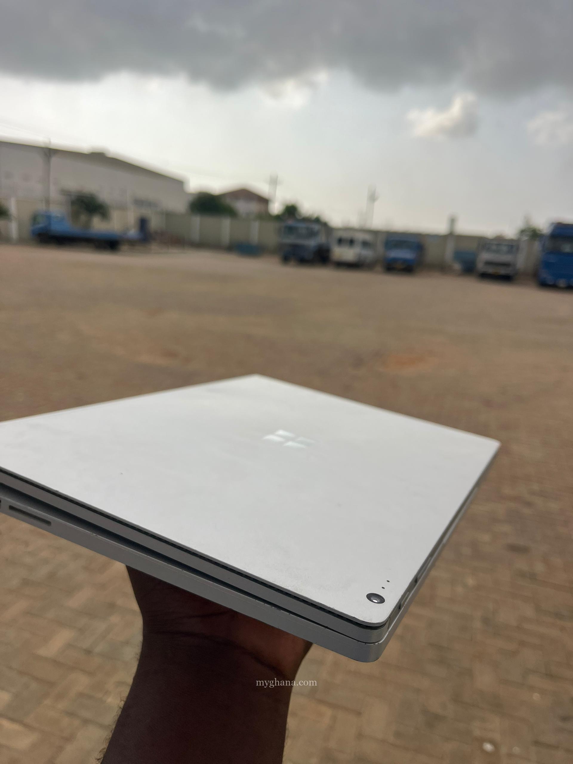 Microsoft surface book 2