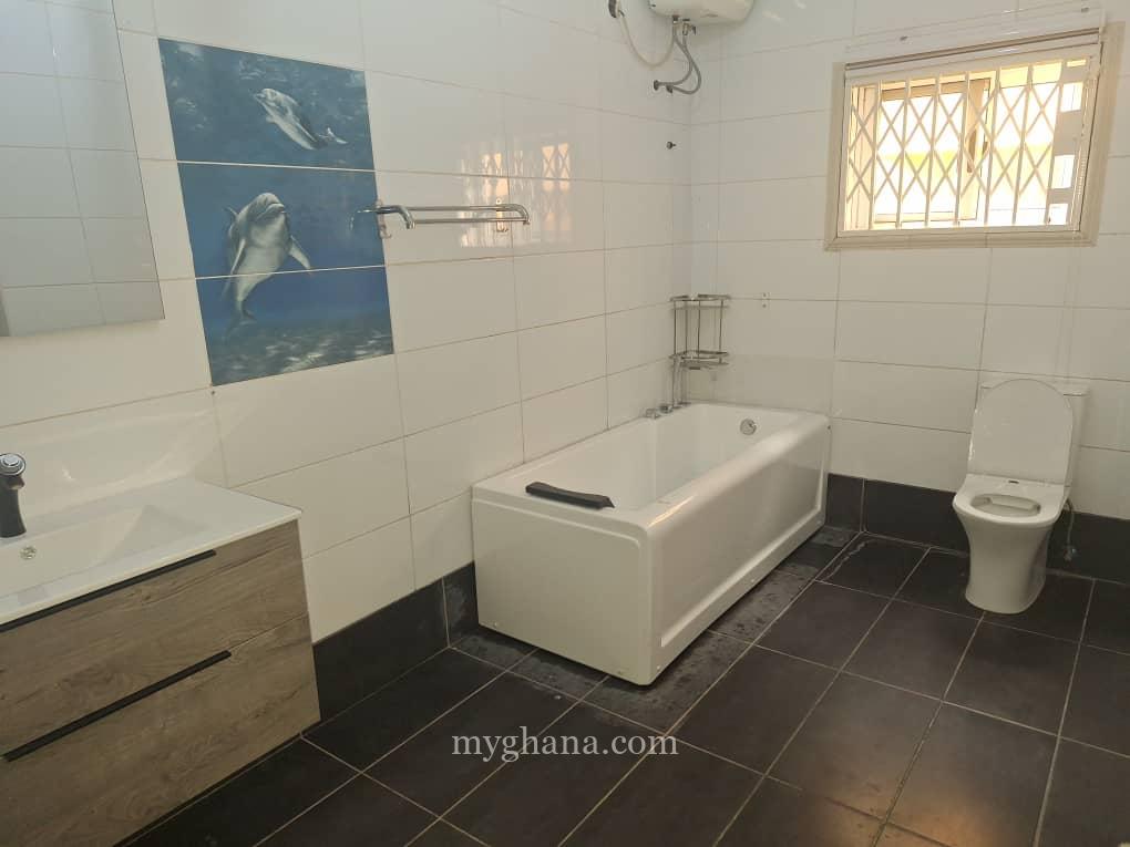 4 bedroom house to let at West Legon, Accra