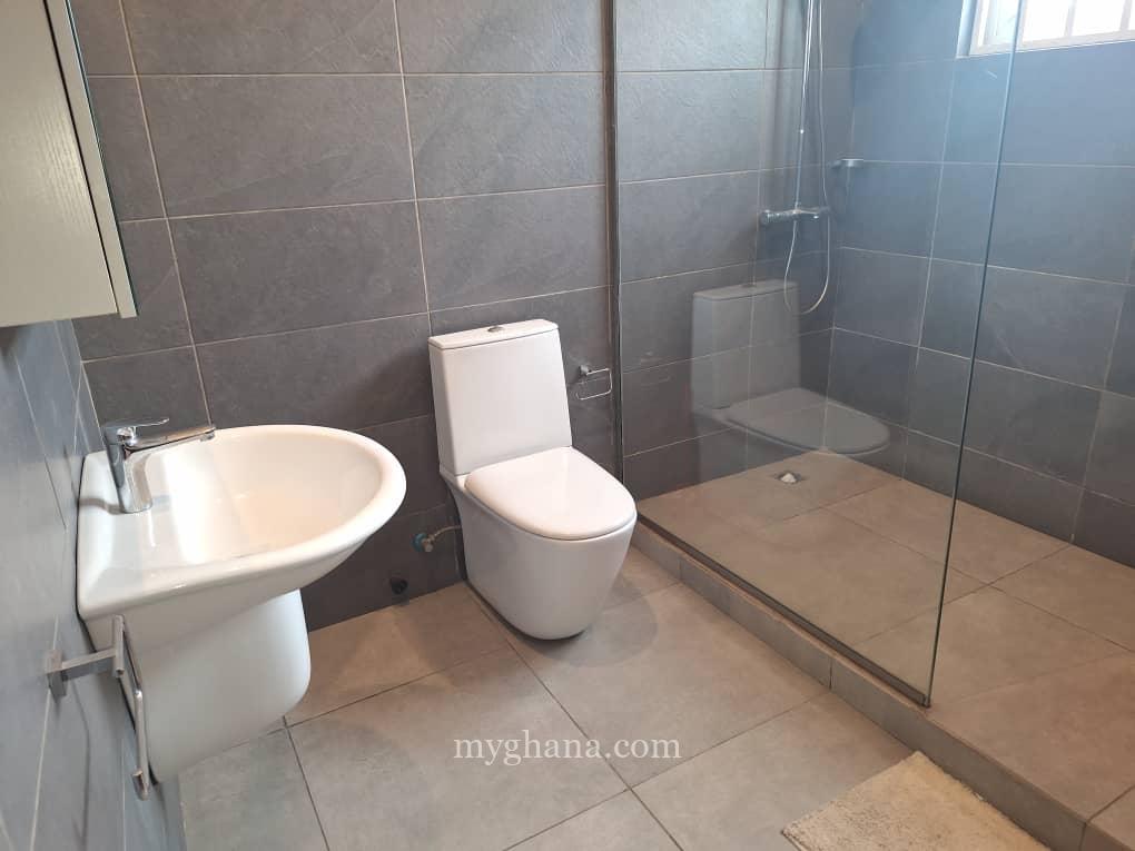 Furnished 3 bedroom townhouse to let at Cantonments, Accra