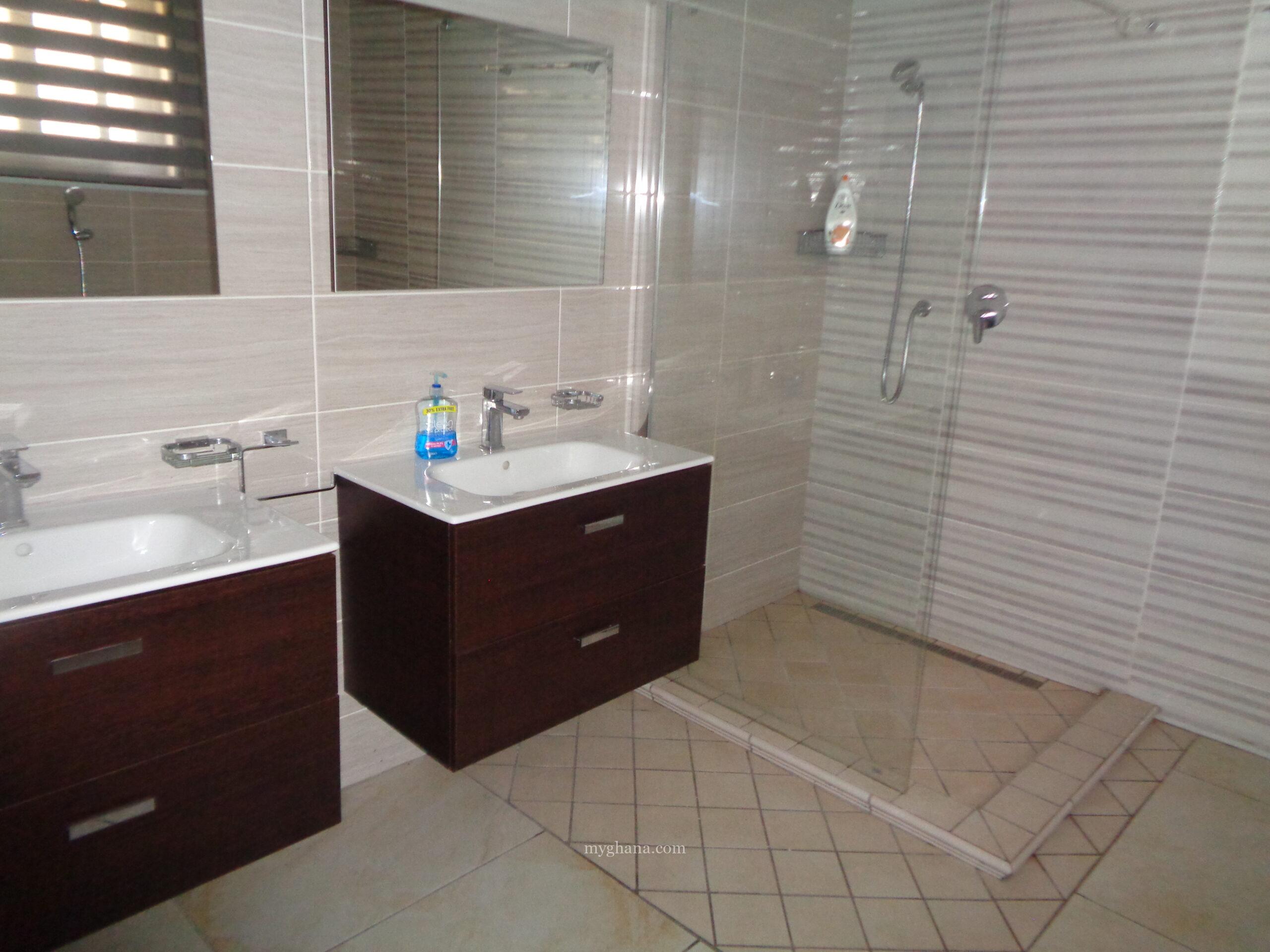 Furnished three bedroom townhouse to let at Cantonments, Accra