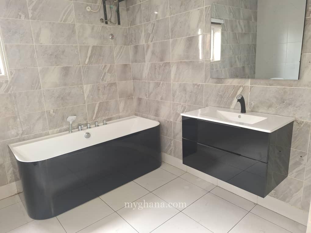 4 bedroom house to let at West Legon, Accra