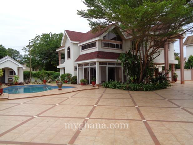 4 bedroom house with swimming pool to let at Ridge
