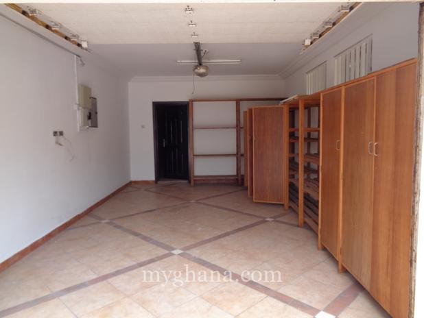 4 bedroom house with swimming pool to let at Ridge