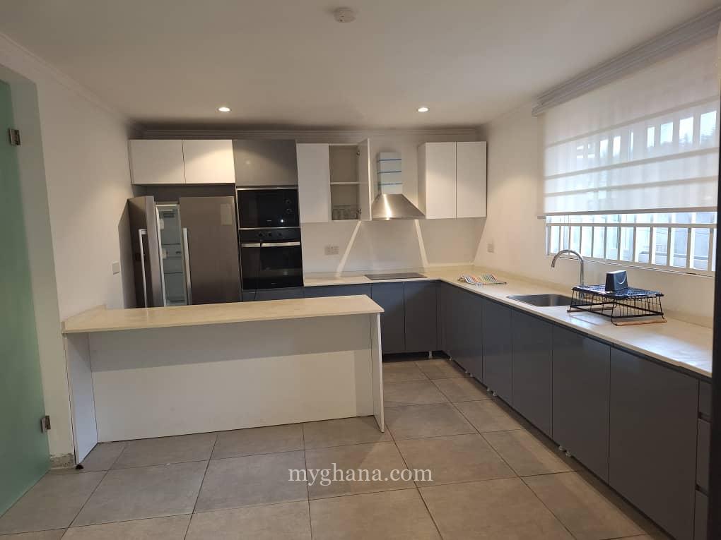 Furnished 3 bedroom townhouse to let at Cantonments, Accra