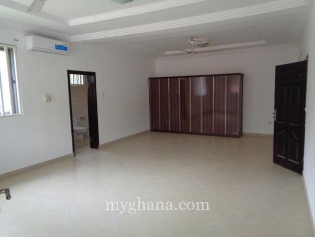 4 bedroom house with swimming pool to let at Ridge