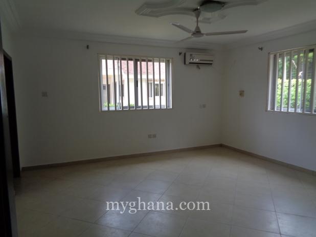 4 bedroom house with swimming pool to let at Ridge