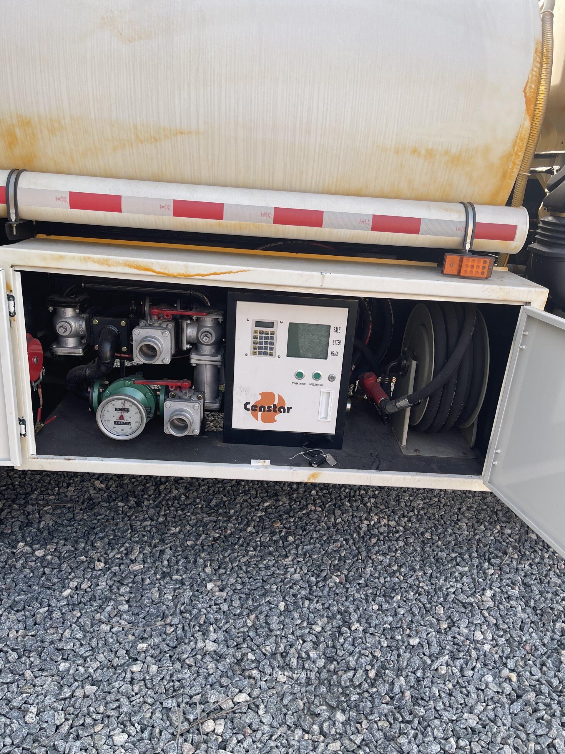 SINOTRUK HOWO 5000L 4X4 LIGHT REFUELING OIL TRUCK LHD