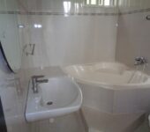 4 bedroom house with swimming pool to let at Ridge