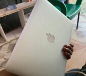 Apple laptop