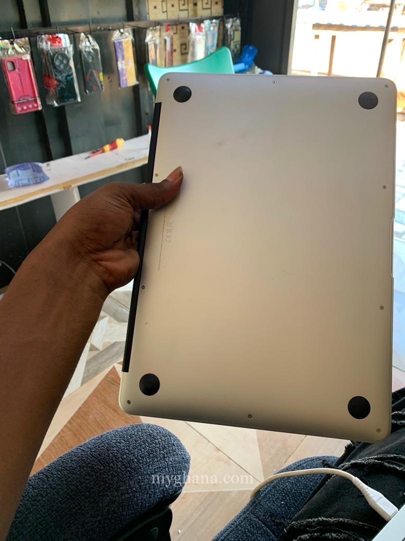 Apple laptop
