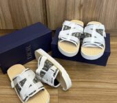 D/G slippers are available
