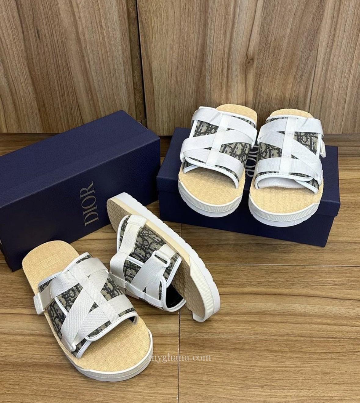 D/G slippers are available