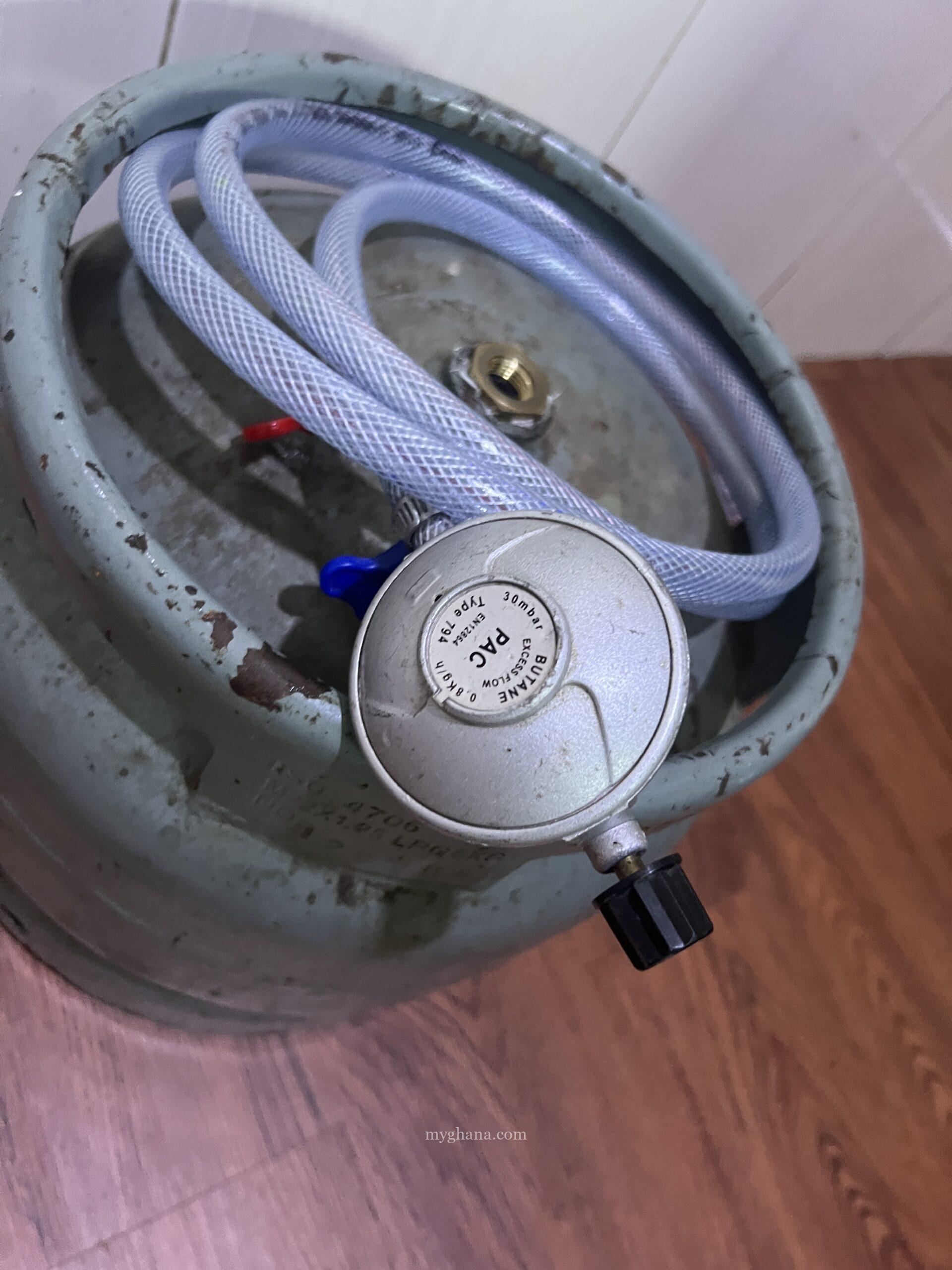 Gas cylinder with regulator