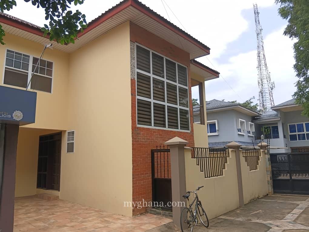 Furnished 3 bedroom townhouse to let at North Ridge near Alisa Hotel, Accra