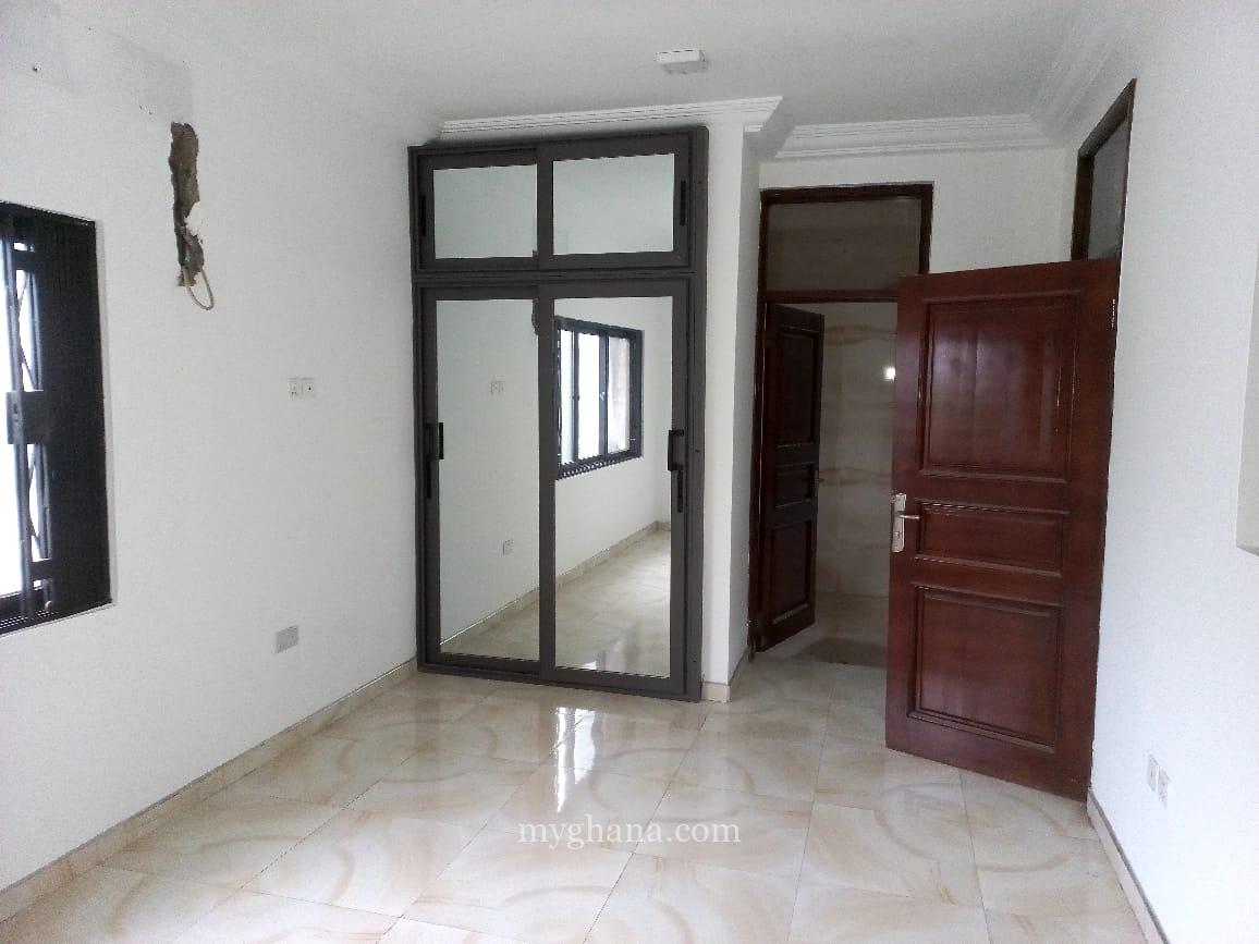 Three bedroom house to let at Labone, Accra