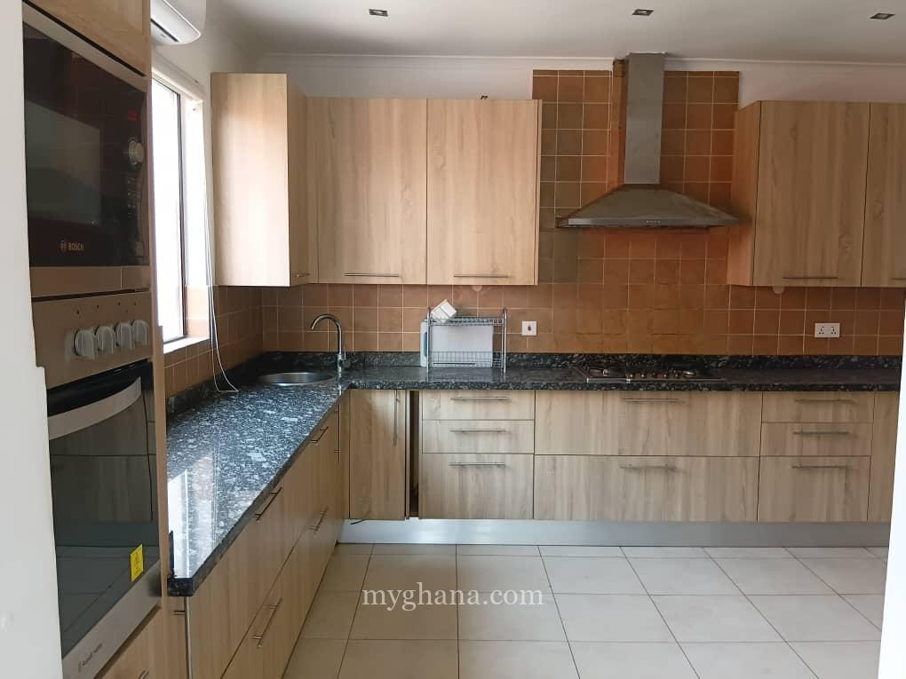 Executive three bedroom townhouse to let at Airport Residential Area, Accra