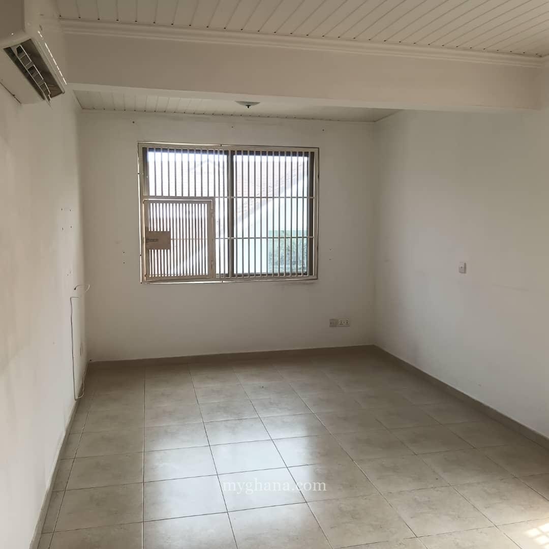 4 bedroom house to let at Cantonments, Accra