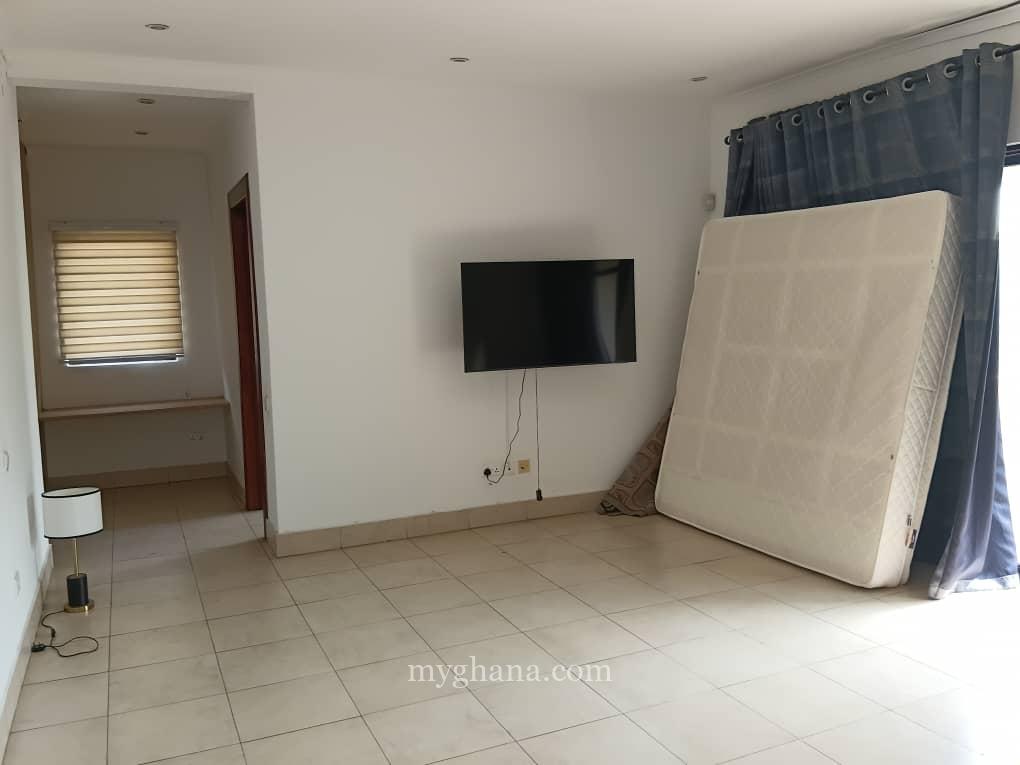 Executive three bedroom townhouse to let at Airport Residential Area, Accra