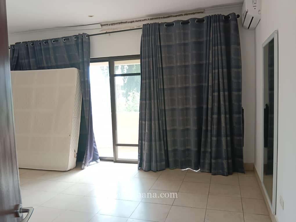 Executive three bedroom townhouse to let at Airport Residential Area, Accra