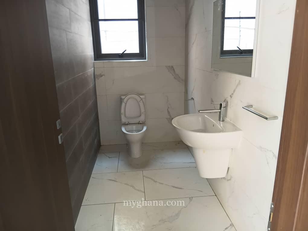 5 bedroom house to let at East Legon near American House, Accra
