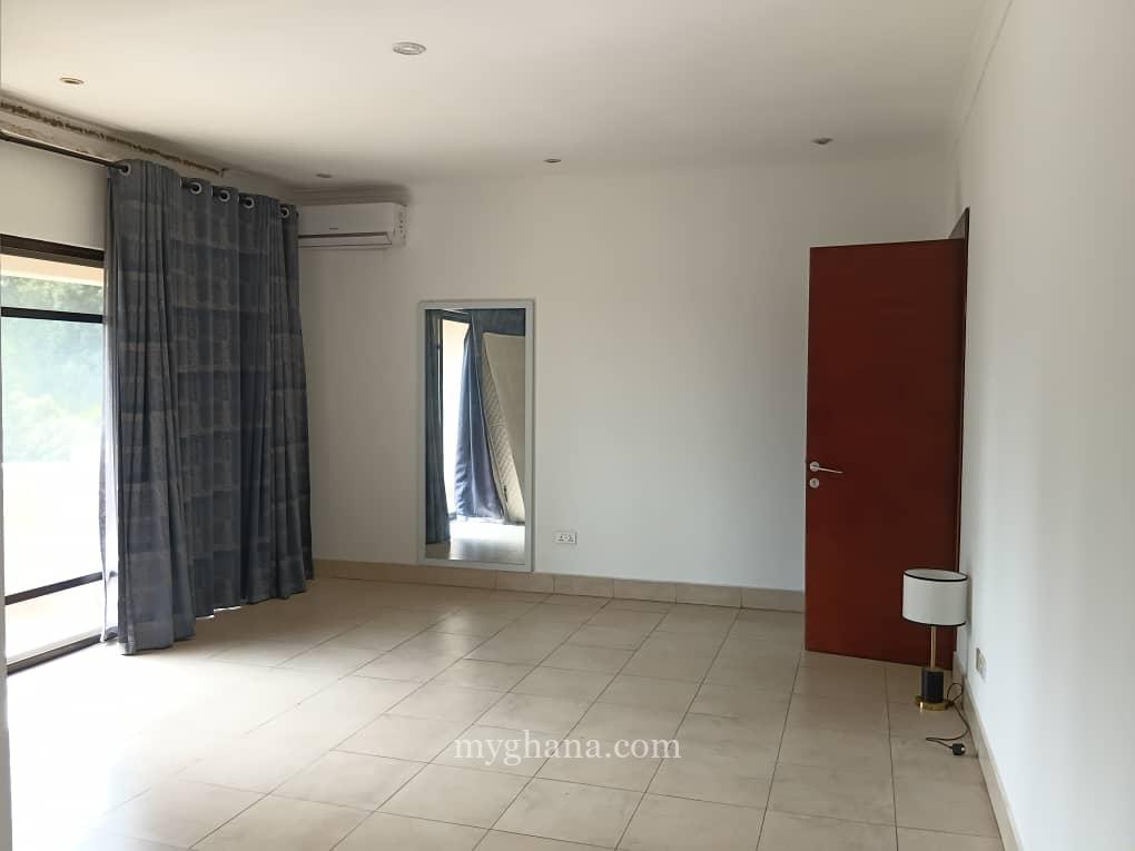 Executive three bedroom townhouse to let at Airport Residential Area, Accra