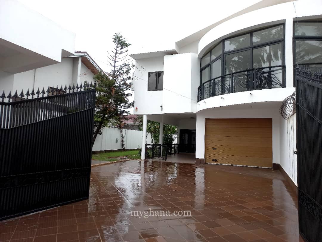Three bedroom house to let at Labone, Accra