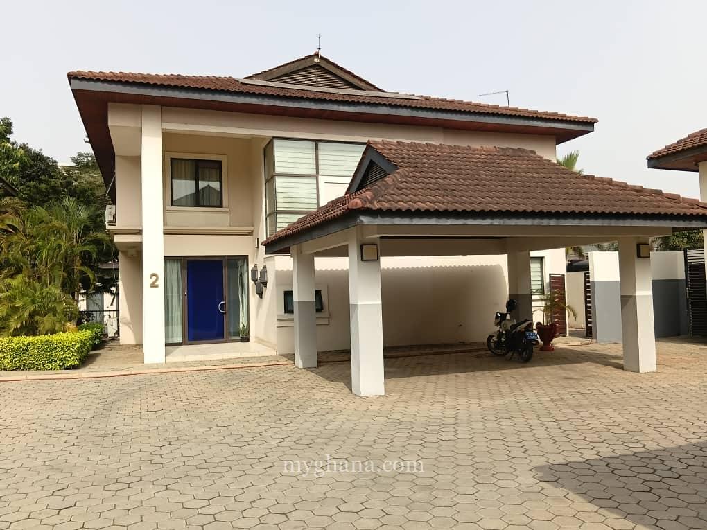 Executive three bedroom townhouse to let at Airport Residential Area, Accra