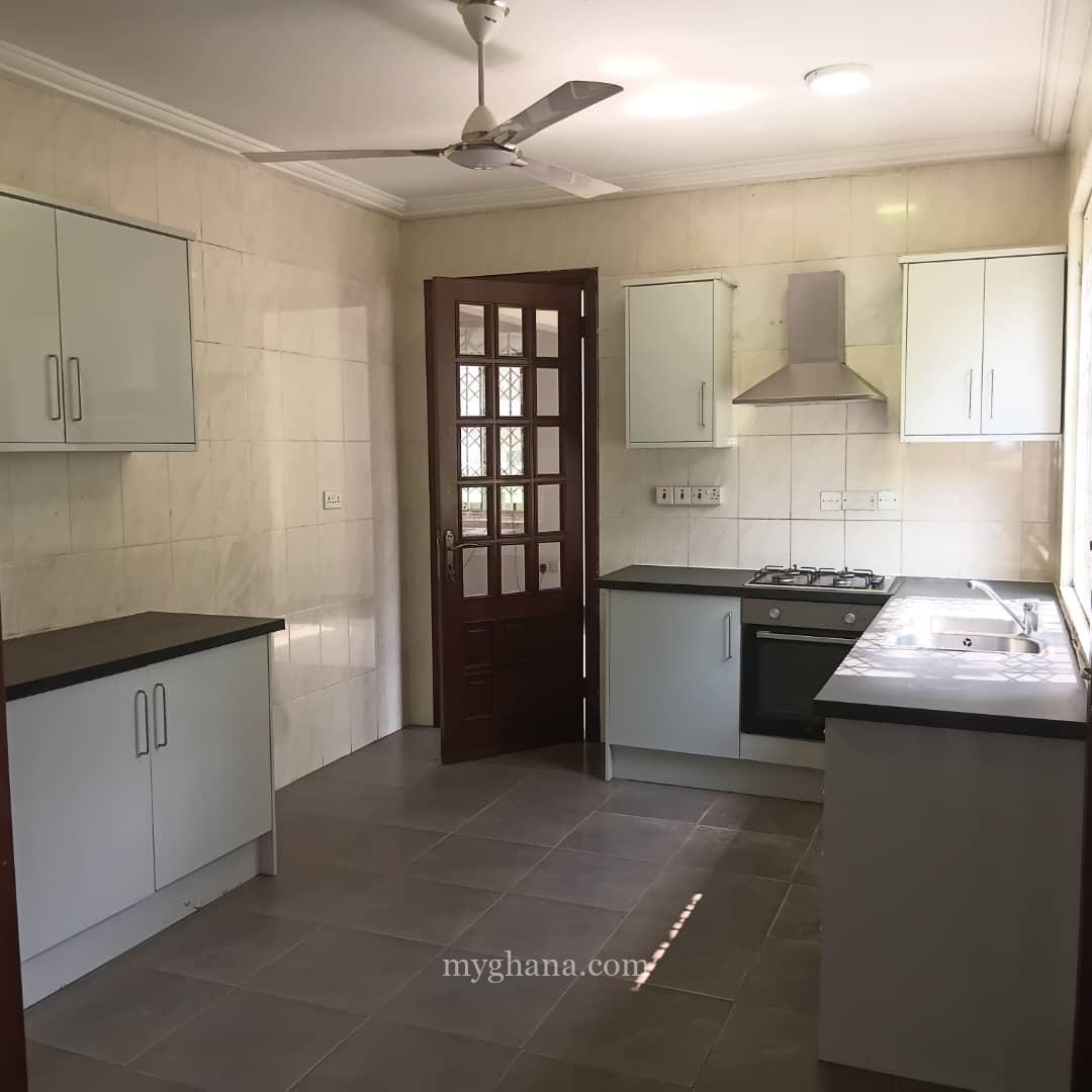 4 bedroom house to let at Cantonments, Accra