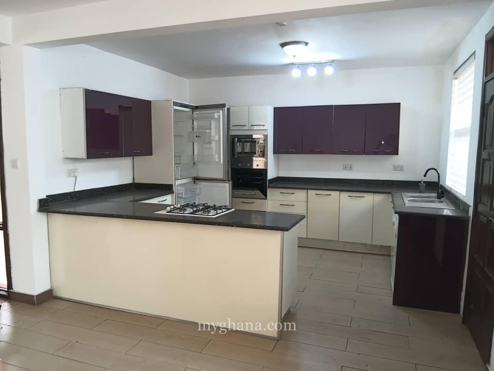 Furnished 3 bedroom townhouse to let at North Ridge near Alisa Hotel, Accra