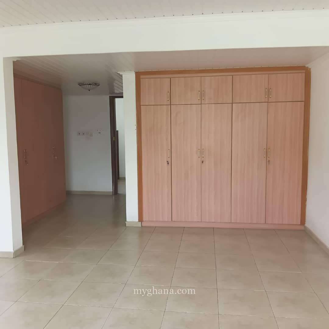 4 bedroom house to let at Cantonments, Accra